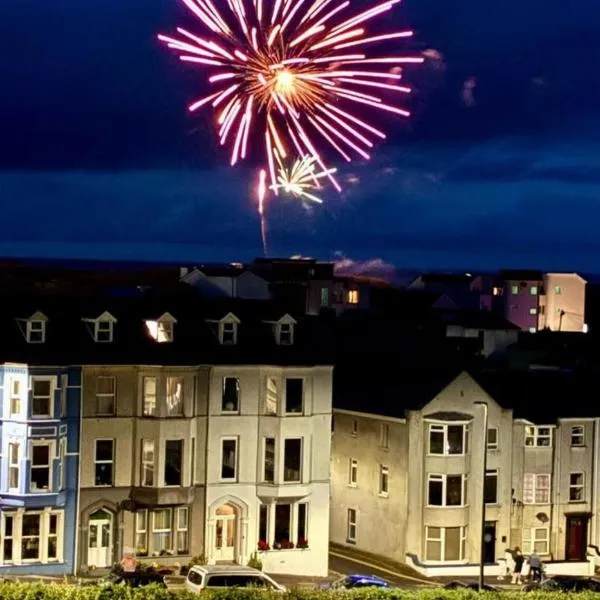 Mervue Apartment, 4 Causeway View, Portrush, hotel in Portrush