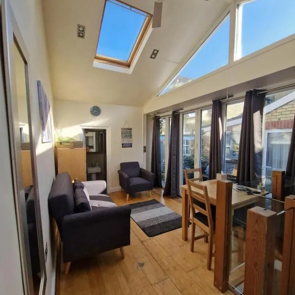 Garden Apartment in Cambridge City Center، فندق في كامبريدج