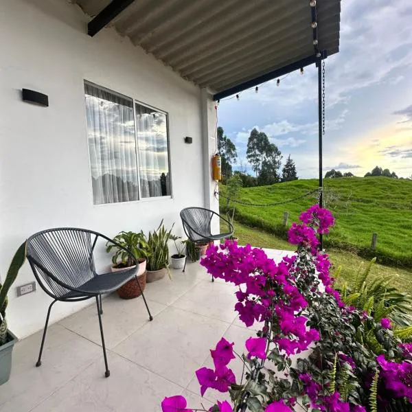 Cabaña privada cerca a termales San Vicente, hotel in Santa Rosa de Cabal