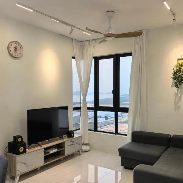 Batu Kawan Sunset Seaview Condo near Ikea & Design Village، فندق في Batu Kawan