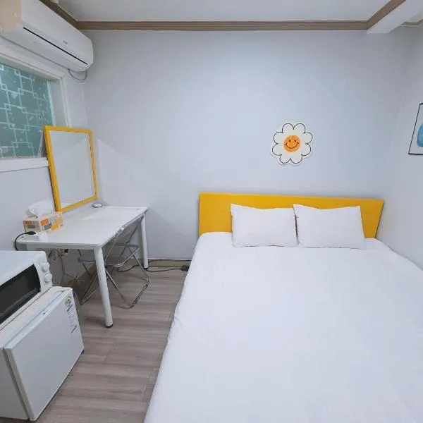 G Hotel near Busan Station, хотел в Пусан