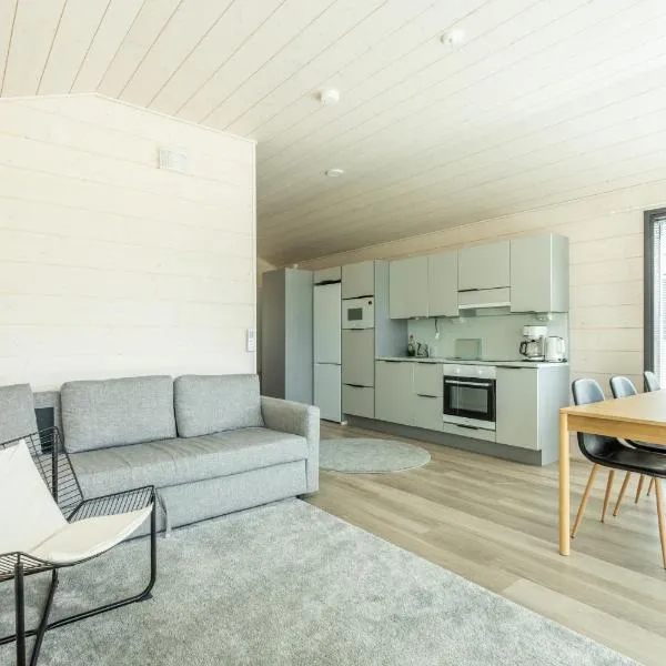 Stunning, modern mini-home 5 miles from the airport!, hôtel à Kempele