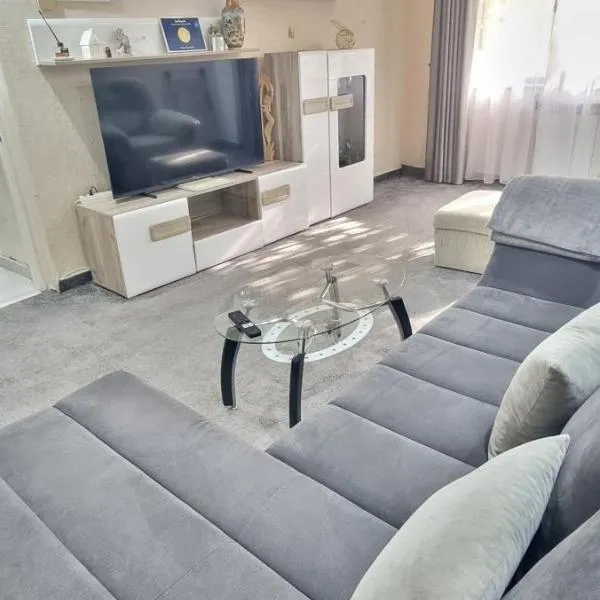 MAXX Lake Apart, hotel in Bacău