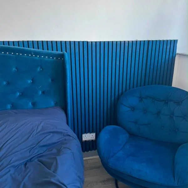 Spacious 5 Bedroom Home Near City Centre Sleeps 10, hotel in Bradford
