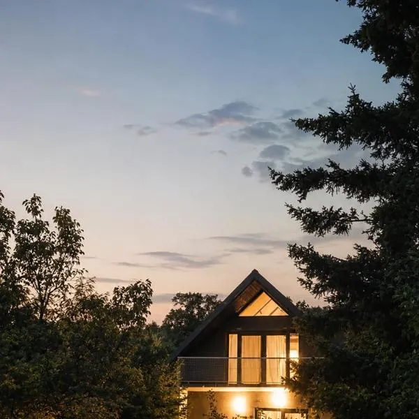 Nana Vacation House - An elegant secluded family vacation house in Fruška gora, hotelli kohteessa Vrdnik