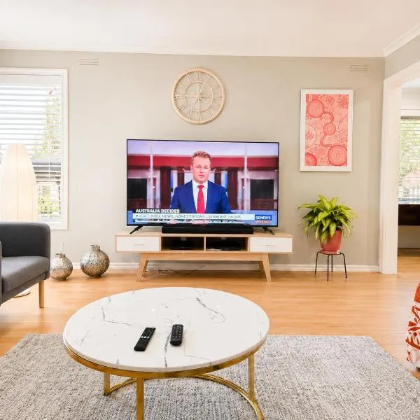 Spacious Frankston Retreat, hotel in Frankston