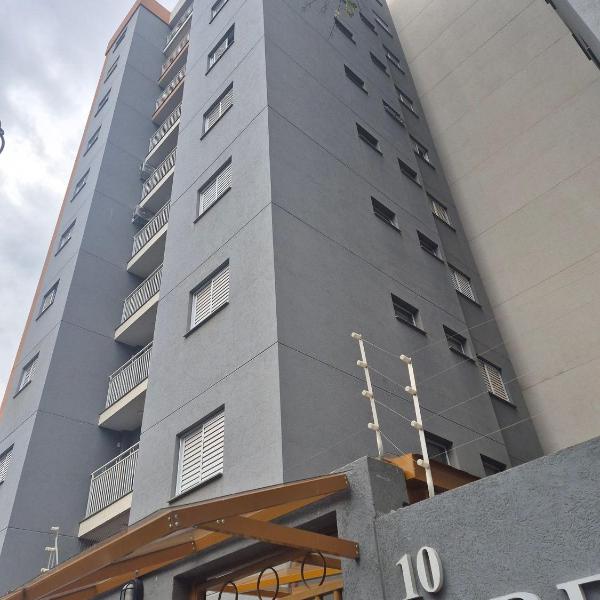 Apartamento completo com 2 quartos no centro