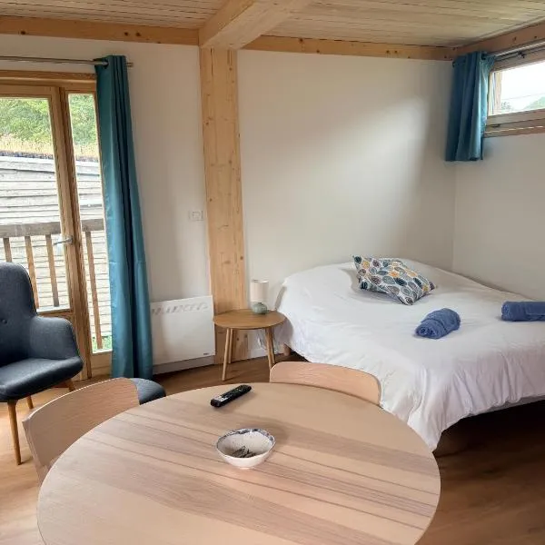 Les Gîtes du Chênelet、Landrethun-le-Nordのホテル