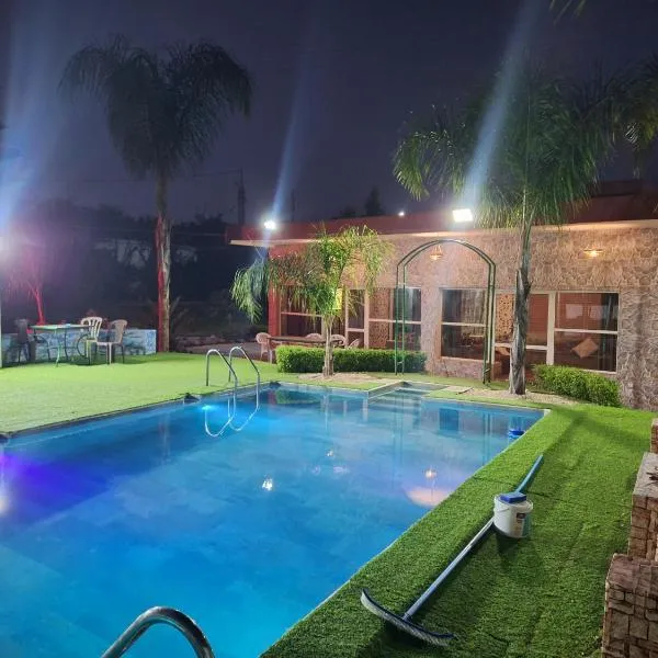 Espace vert avec logement familial et piscine privée terrasse, hotell sihtkohas Safi