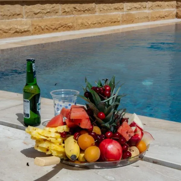 منتجع ليورا ــ Liora Resort، فندق في Al Ḩanī