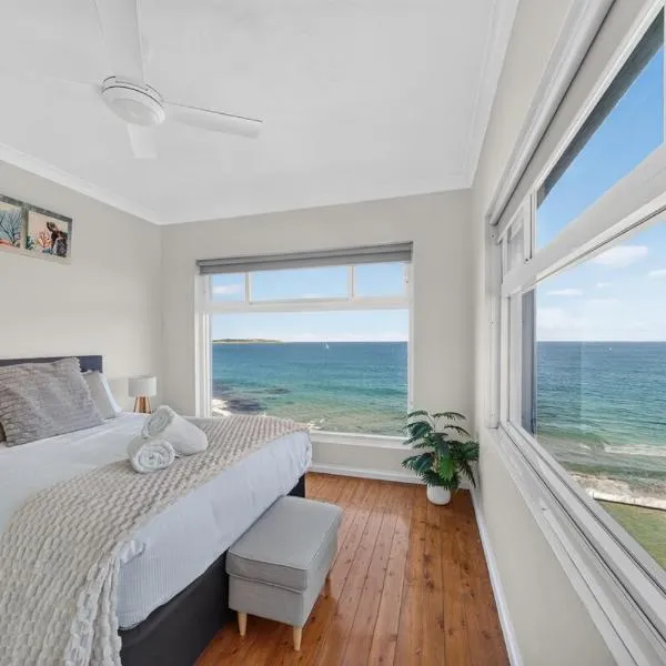 Absolute Waterfront - Sleep 6 - Baby & Pet - Sunrise Views, hotel in Cronulla