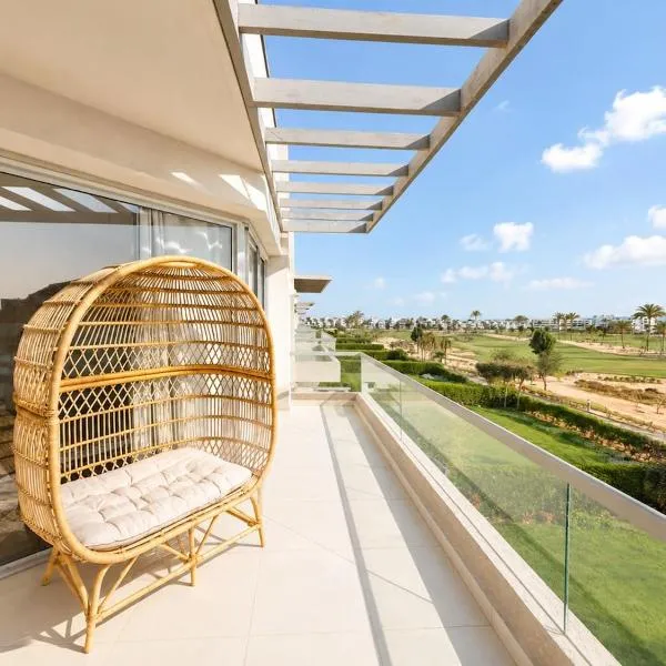 Beachside Chalet Steps from Einbay Beach, hotel v destinácii Ain Sokhna