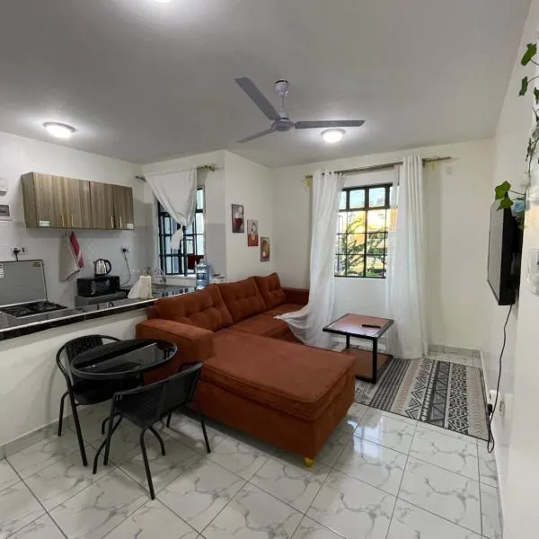 cozy 1bedroom mombasa bamburi near the beach with hot shower, Netflix, Secured parking 07&07 for 95 then 61to18, hotel in Mombasa