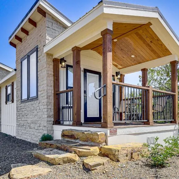 Secluded Tiny Home on 1 Acre Near Dtwn Silver City, hotel v destinácii Silver City