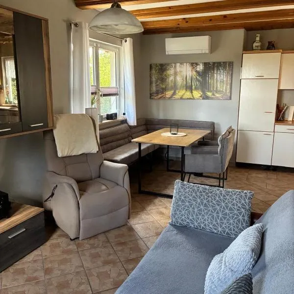 Idyllisches Ferienhaus im Grünen mit viel Platz, hotel em Weida