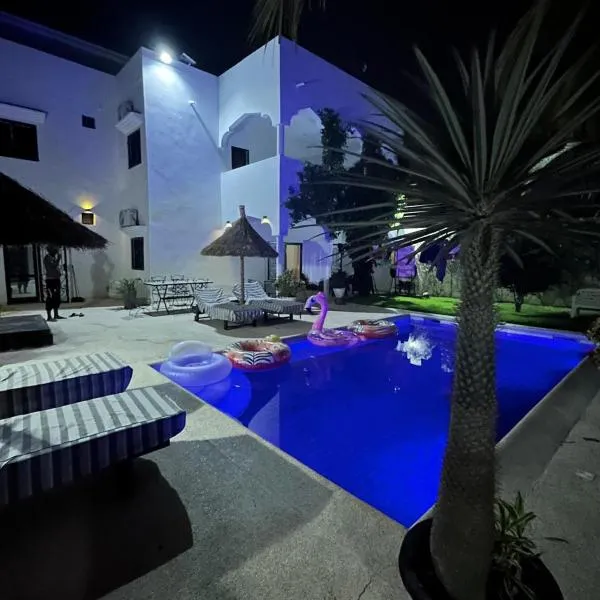 La Baraka, extravagant villa for 8 with pool in Saly, готель у місті Gandigal