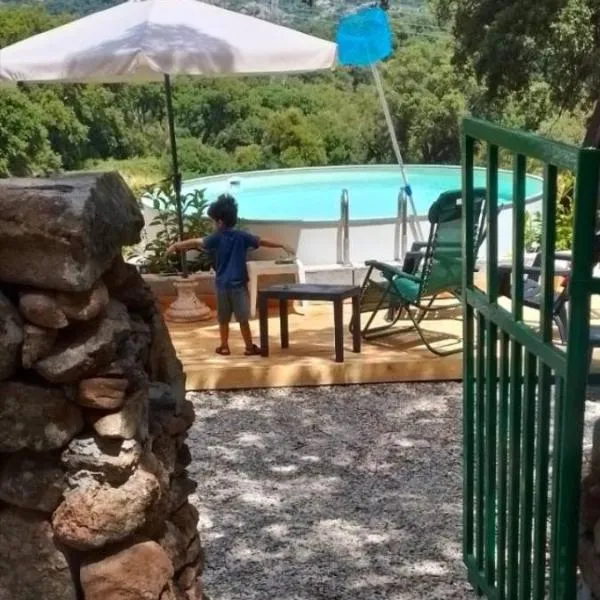 Tiny House nella natura Con Piscina privata "La sughereta", hotel em Calangianus