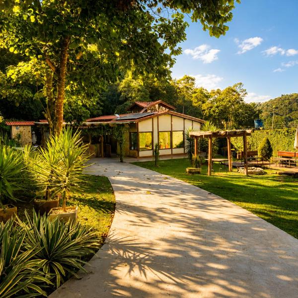 Casa Moderna e Espaçosa com Piscina e Lareira na Serra da Cantareira - Foto 2