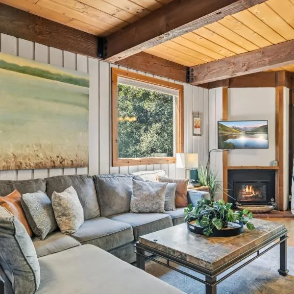 Cozy 2 BR Condo in Town Walk to Main St Skiing, hotel in Breckenridge