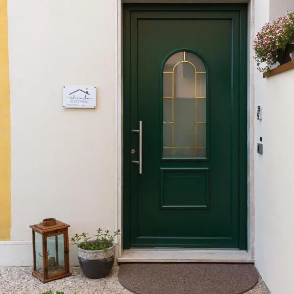 Small Guesthouse, ξενοδοχείο σε Bussolengo