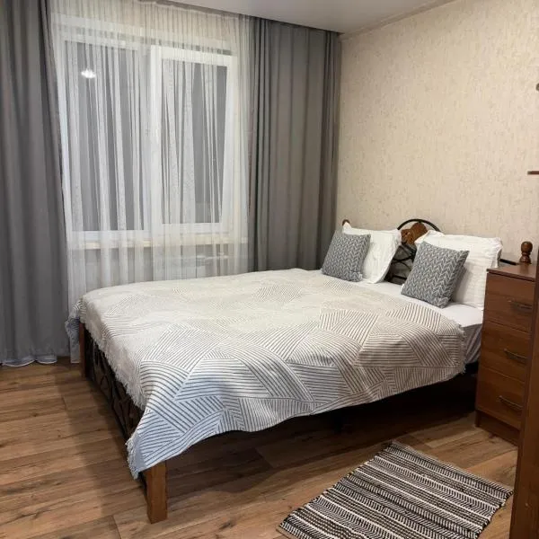 Уютная 2х квартира ул Серикбаева, hotel in Ustʼ-Kamenogorsk