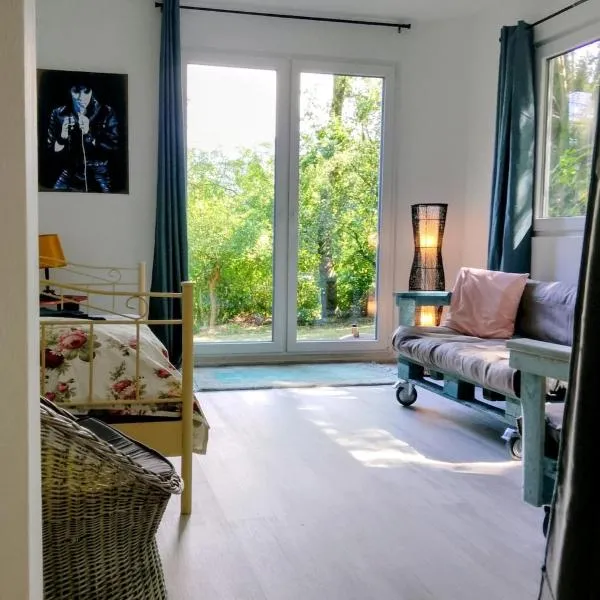 Garden apartment on Lake Ossiach, khách sạn ở Bodensdorf