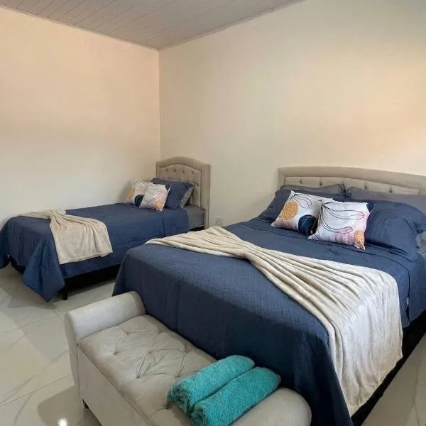 AP 6 C/Garagem>Ar>Wifi>Cozinha>Tv Disney+>Pet free, hotel in Ji-Paraná