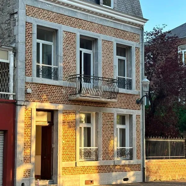 Maison de maître de 5 chambres jusque 10 voyageurs, hotel di Givet