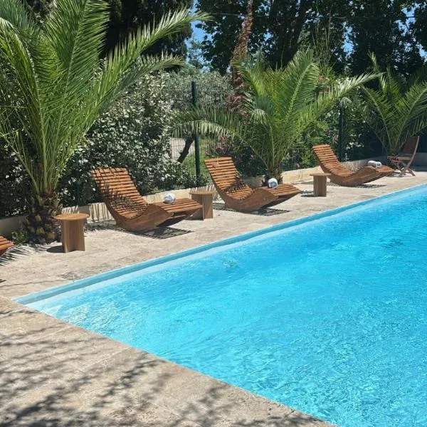 Villa provencale chic avec piscine privee, hotel em Avignon