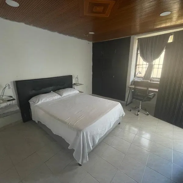 Habitacion con aire y baño privado, hotelli kohteessa Valledupar