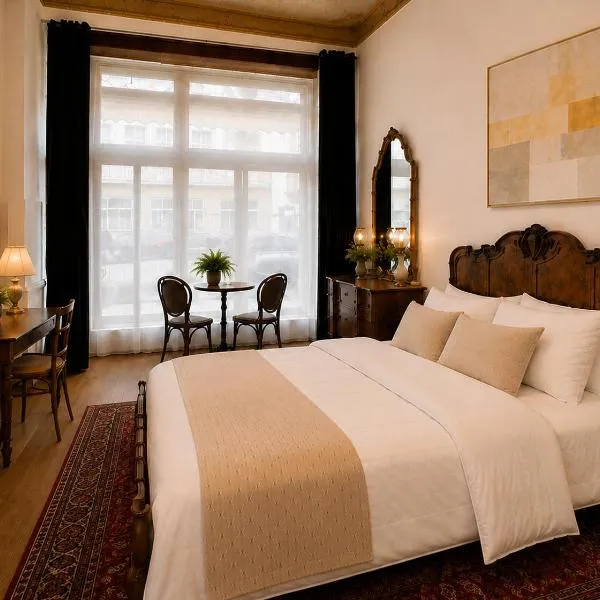 Spacious Vintage Apartment - calm area in Schöneberg, hotel in Berlijn