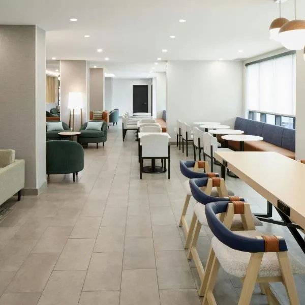 TownePlace Suites by Marriott Montreal Airport, hôtel à Dorval