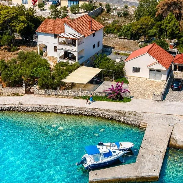 Apartments Ivo Beachfront, Hotel in Veli Rat