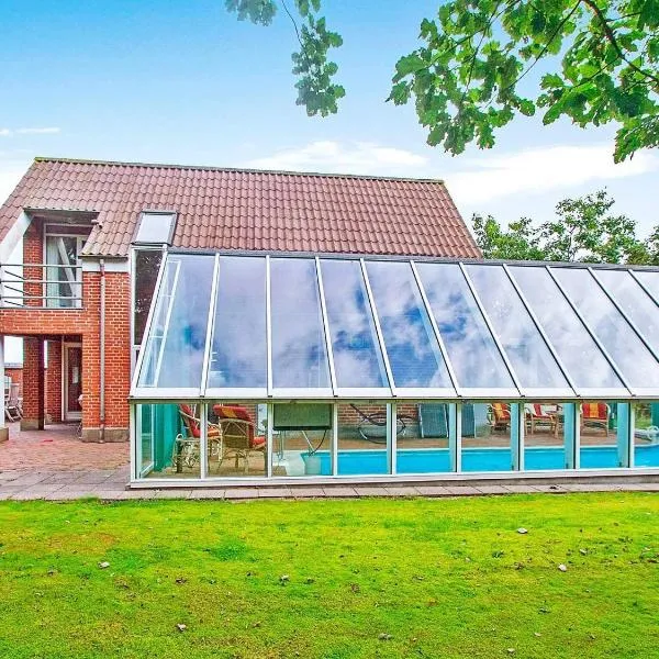 6 person holiday home in Farsø, hotel i Hvalpsund