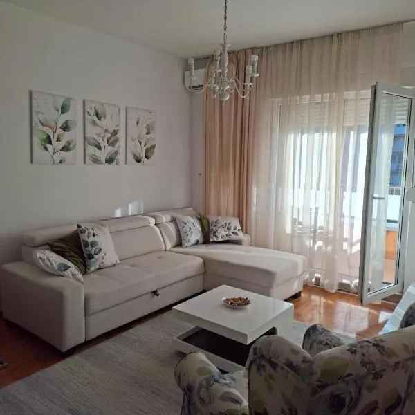 Verde Living City Apartment, hotel v Banji Luki