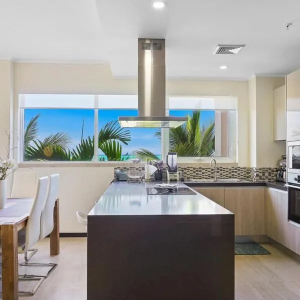 LUXURIOUS APARTMENT IN LEVENT FRONT EAGLE BEACH, hotel u gradu Palm-Eagle Beach