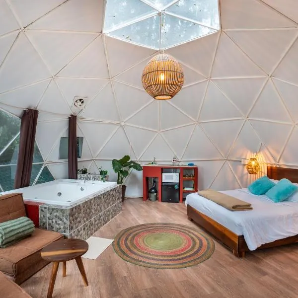 Glamping-Zingo, hotel in Santa Ana Jilotzingo