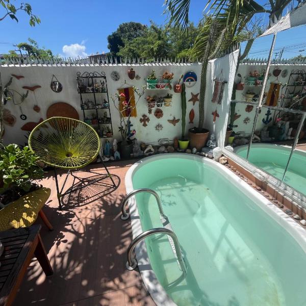 Bangalô térreo, com quintal e piscina privativos - Foto 4