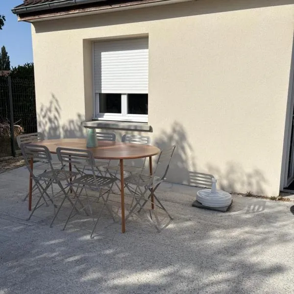 Casas DG 1 proche Chambord Terrasse & Parking, hotel en Dry