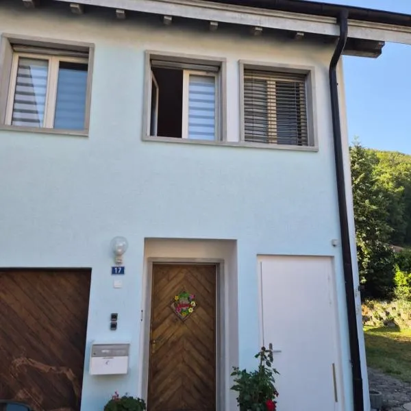 Casa Palombo Bed and Breakfast 8233 Bargen, hotel di Hofen
