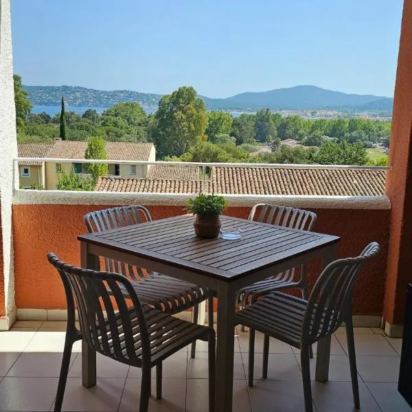 Viesnīca Apartment with sea view and pool pilsētā Grimo