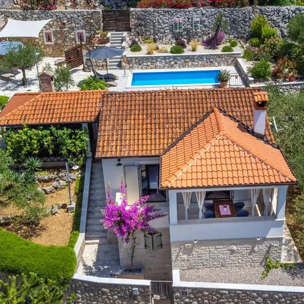 Holiday House - Old Olive, hotel in Porozina