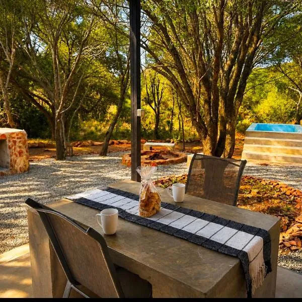 Bosvonk Wildlife Farm & Bush Camp, хотел в Maanhaarrand