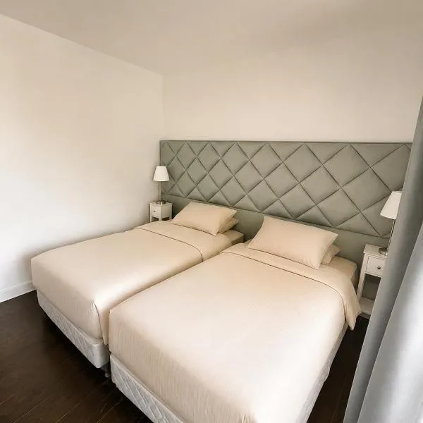 Parisian Sparkle Retreat, 50m from American Hospital, hotel in Neuilly-sur-Seine