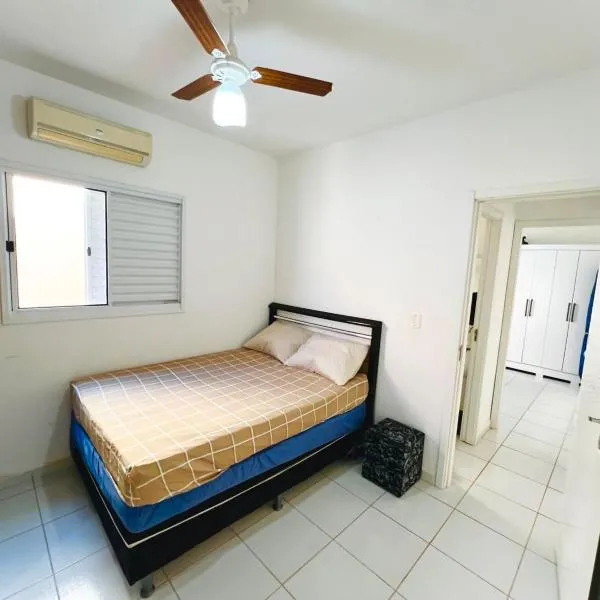 Casa em condomínio perto do rio, hotel di Presidente Epitácio