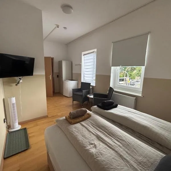 Zimmer für 2 Personen-Bad-Kühlschrank-TV-11, hotel in Meine