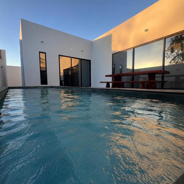 Casa com 3 suítes e piscina