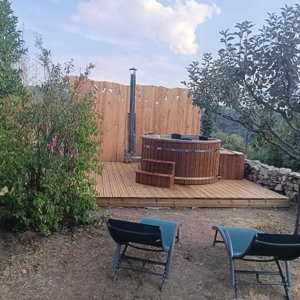 studio indépendant dans maison à la campagne, hotel Égliseneuve-près-Billom városában