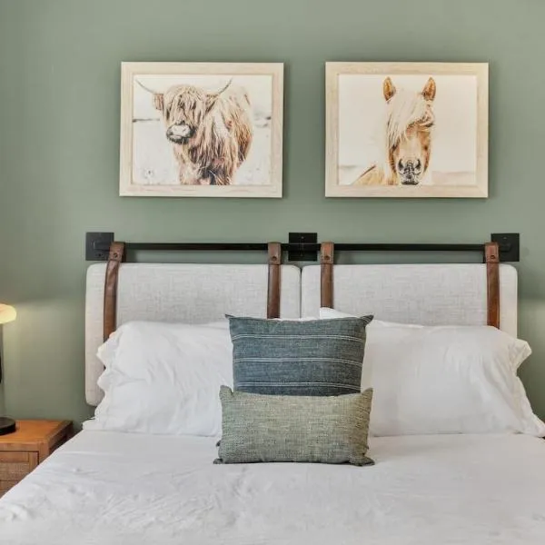 Single Bedroom - Queen Size. Heart of Downtown Vista, hotel in Vista