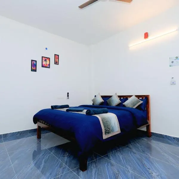 The Loop - Auroville Main Junction, 5-Minute Drive to Auroville Beach & ECR Road, High-Speed WiFi & Free Parking, hotelli kohteessa Pondicherry